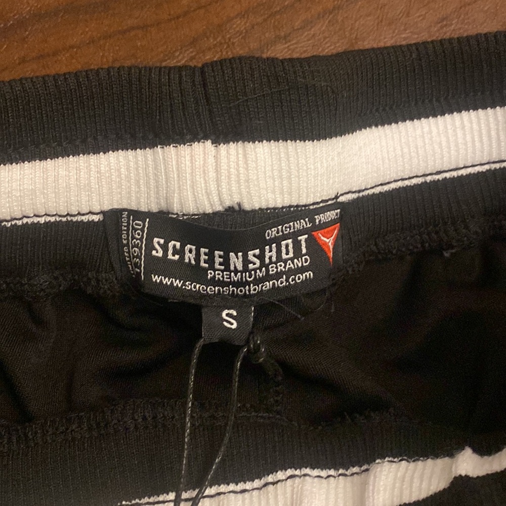 Champion T-Shirt and Matching Screenshot Joggers - Picture 10 of 10